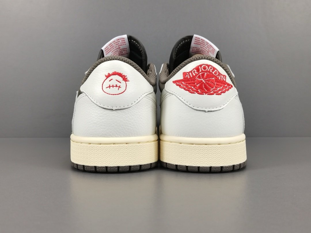 Jordan 1 Retro Low OG SP
Travis Scott Reverse Mocha