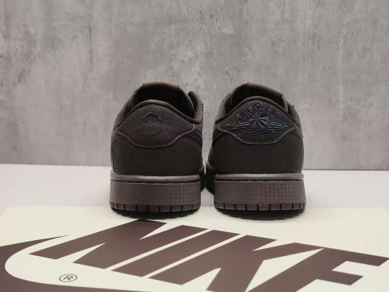 Jordan 1 Retro Low OG SP
Travis Scott Velvet Brown