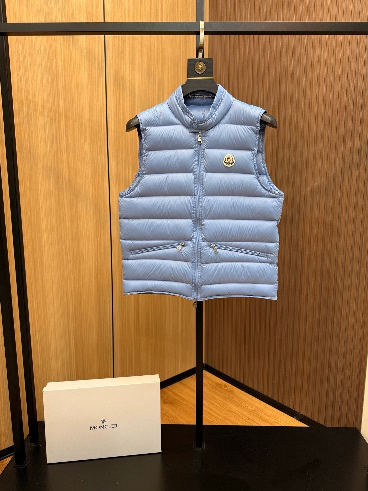 Moncler Lechtal Down Bodywarmer Light Blue