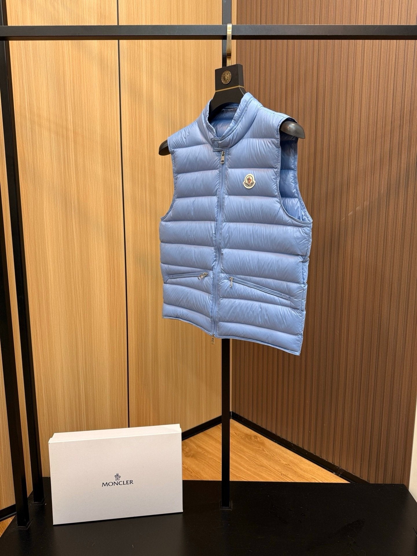 Moncler Lechtal Down Bodywarmer Light Blue