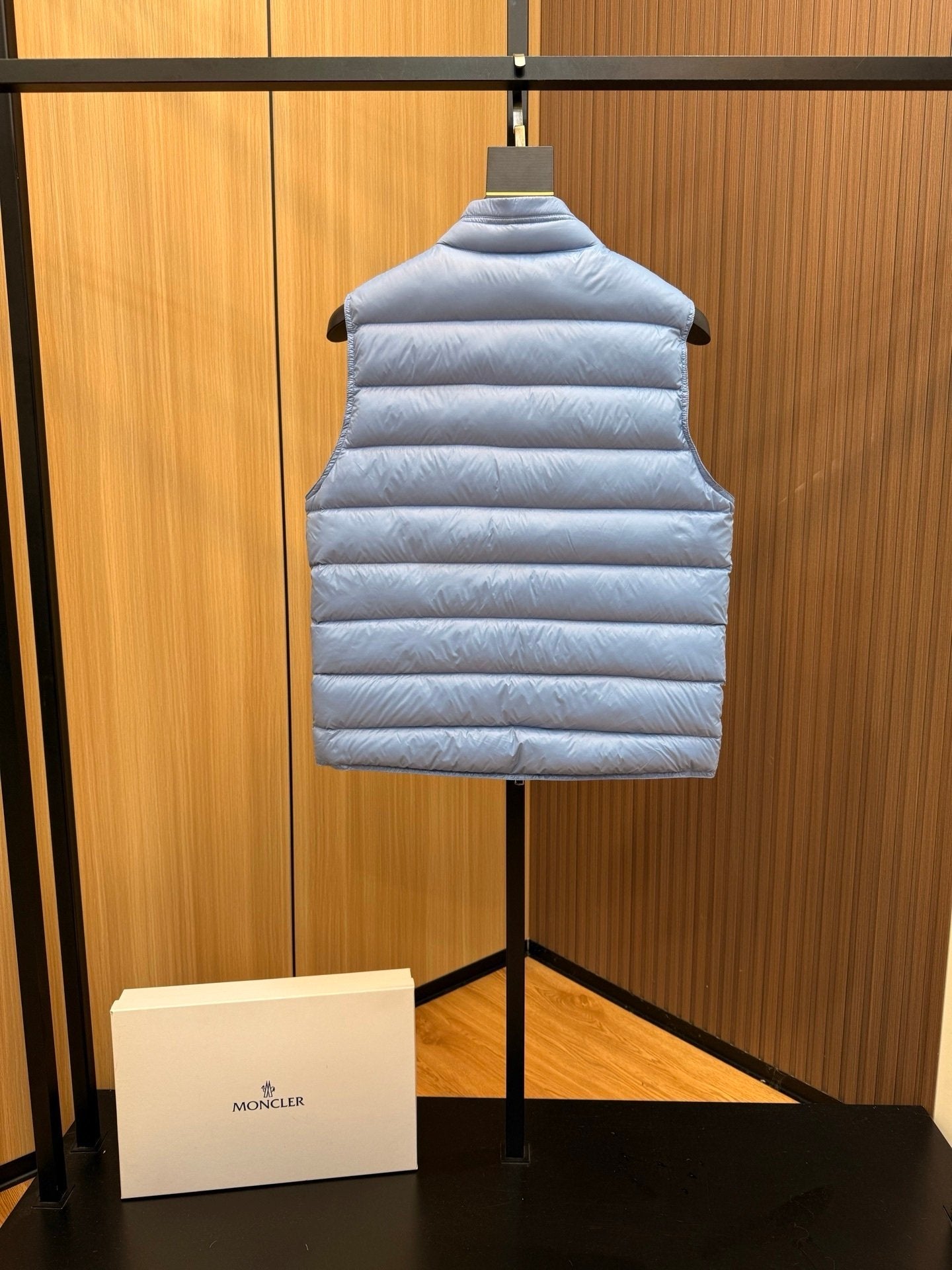 Moncler Lechtal Down Bodywarmer Light Blue
