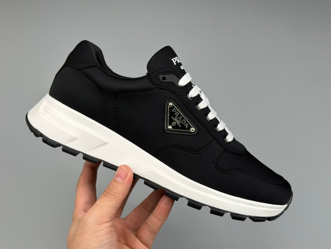 Prada Prax 01 Re-Nylon Black/White