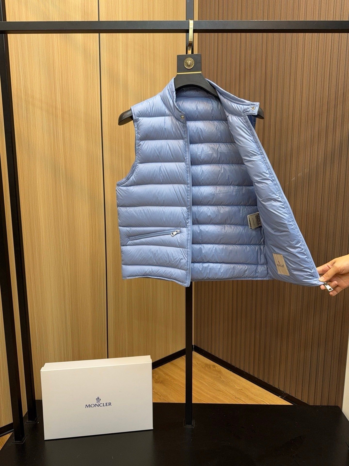 Moncler Lechtal Down Bodywarmer Light Blue