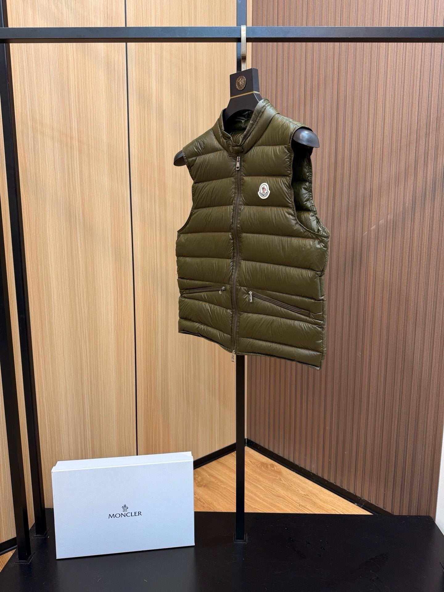 Moncler Lechtal Down Bodywarmer Olive Green