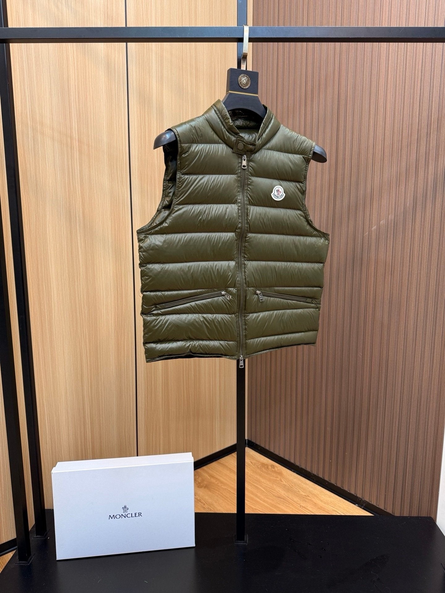 Moncler Lechtal Down Bodywarmer Olive Green