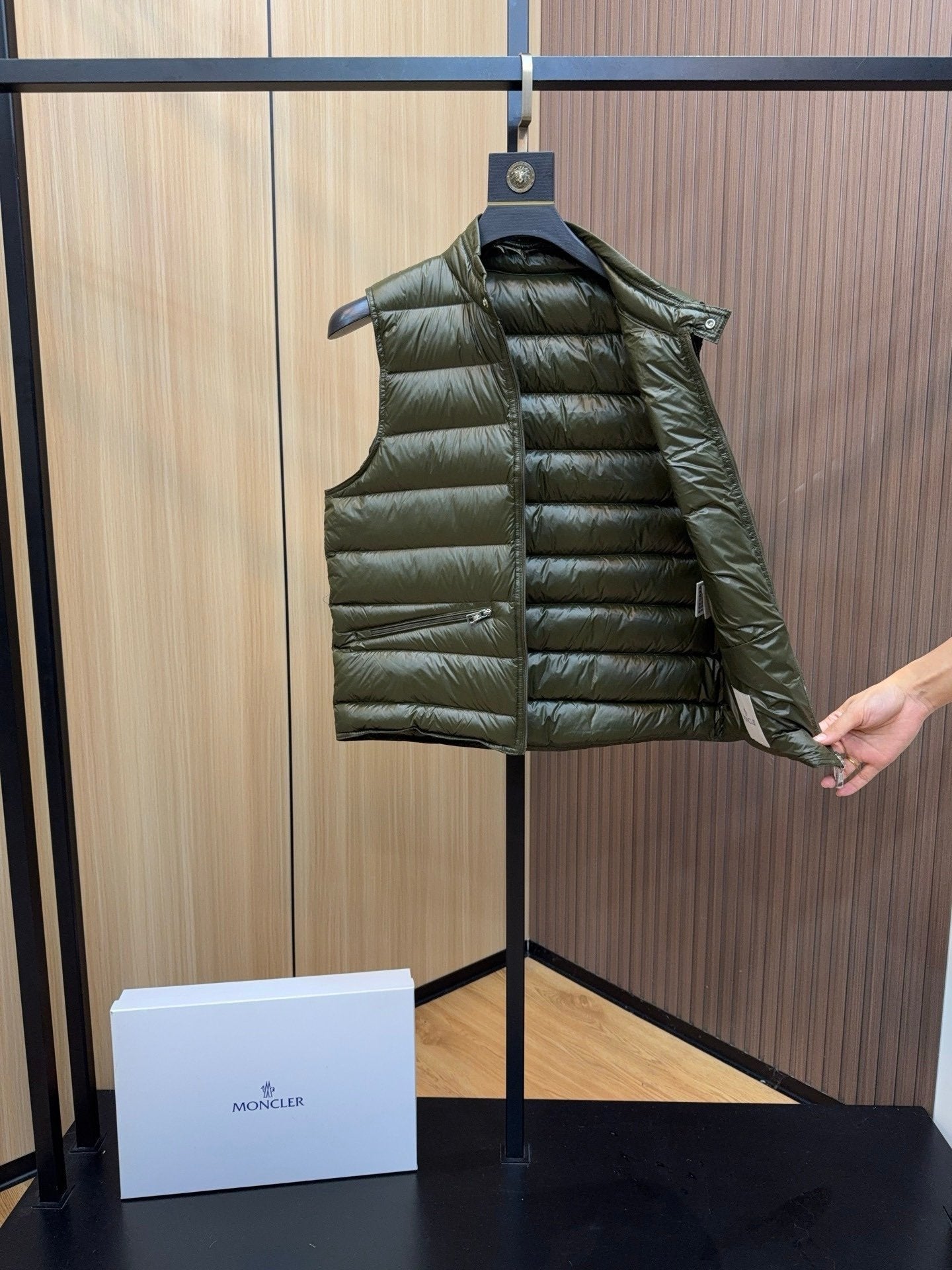 Moncler Lechtal Down Bodywarmer Olive Green