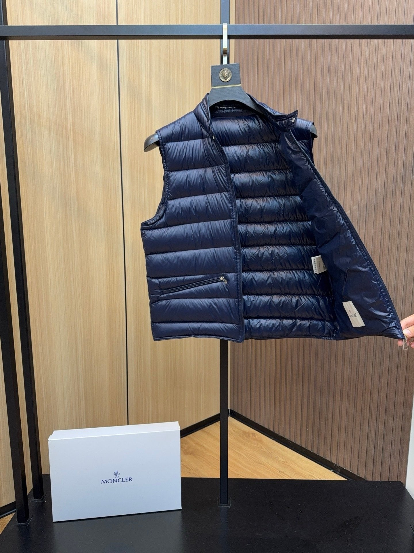 Moncler Lechtal Down Bodywarmer Navy Blue