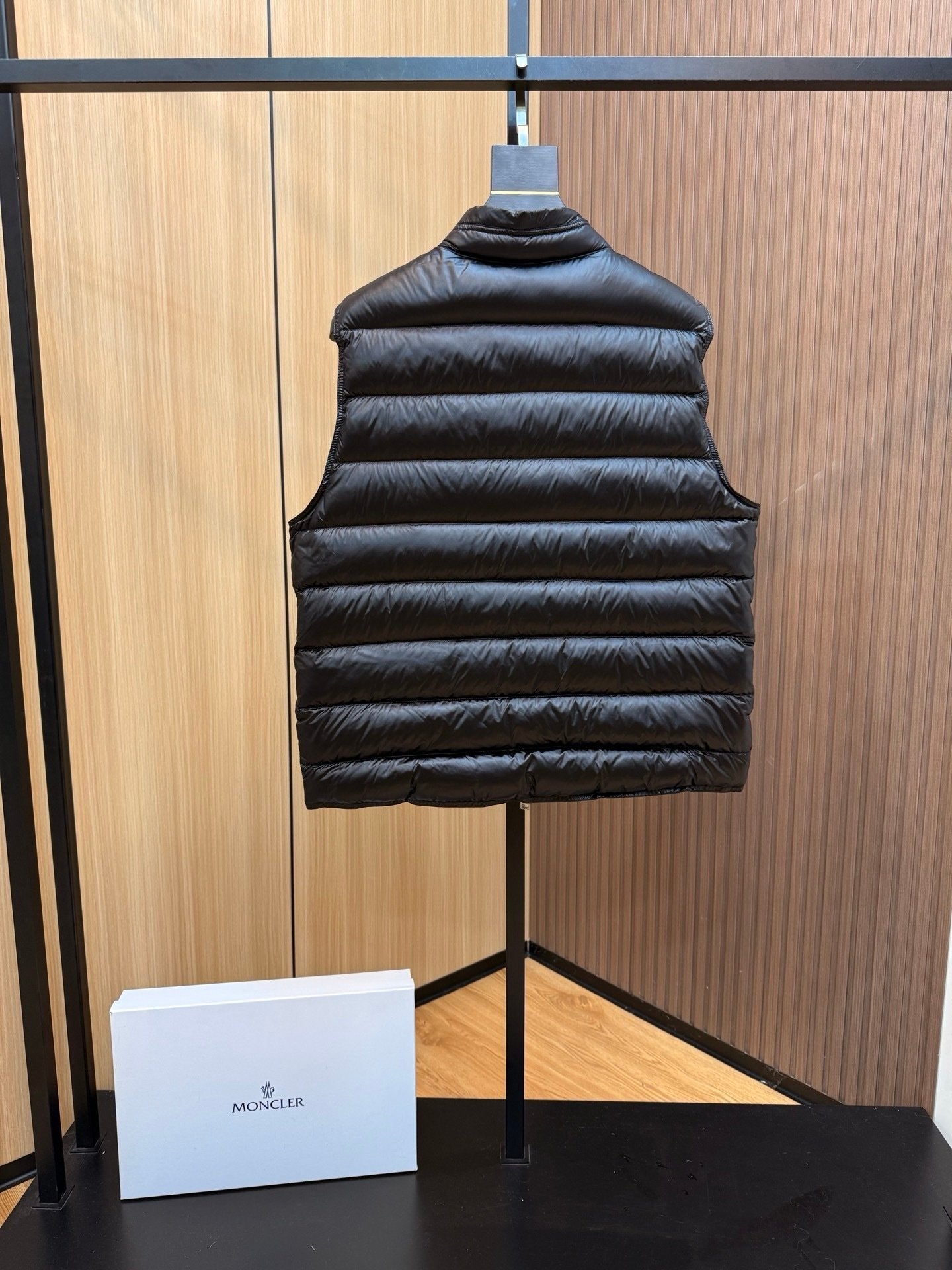 Moncler Lechtal Down Bodywarmer Black