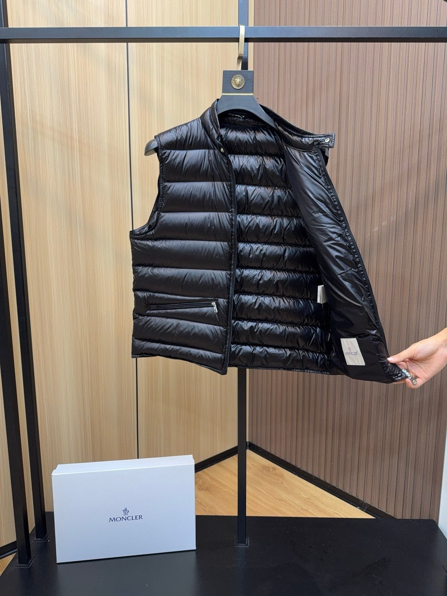 Moncler Lechtal Down Bodywarmer Black