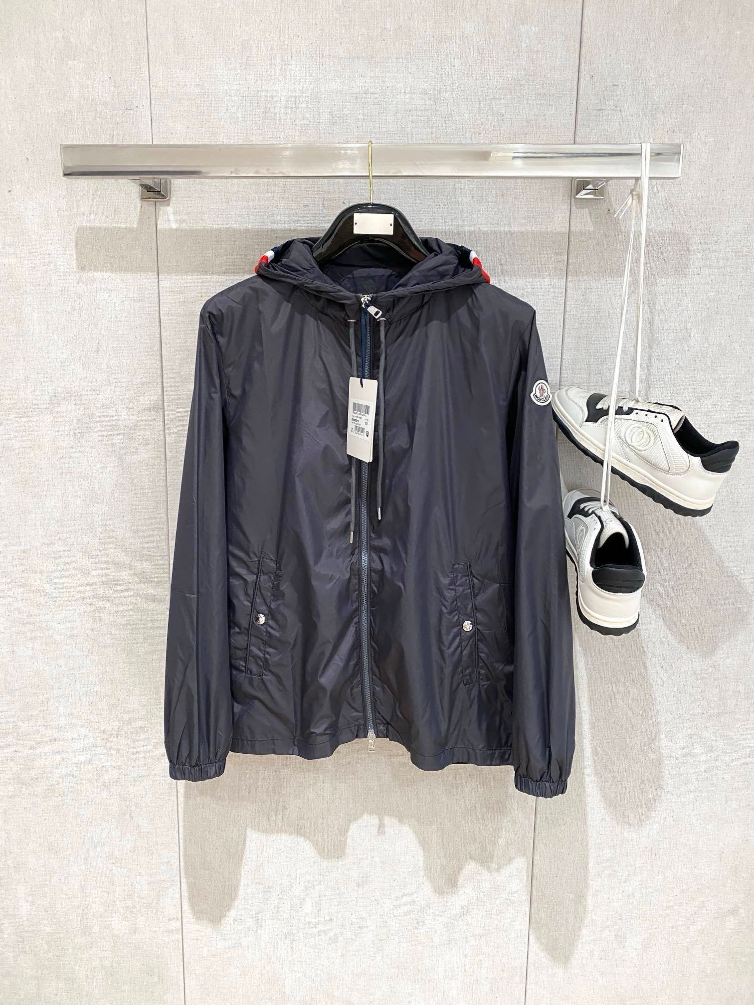 Moncler Grimpeurs Windbreaker Jacket In Grey