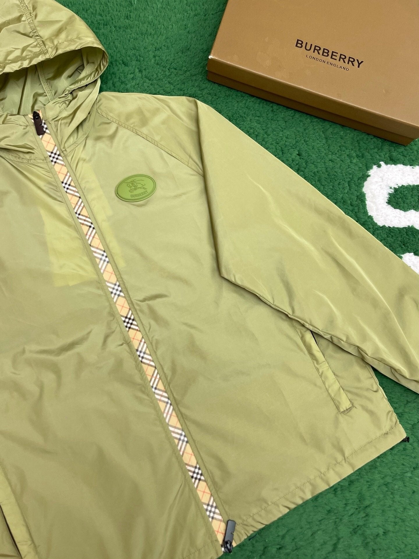 Burberry Olive Green Nylon Jacket Check-strip