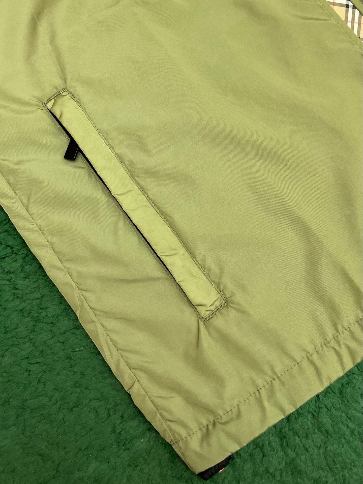 Burberry Olive Green Nylon Jacket Check-strip