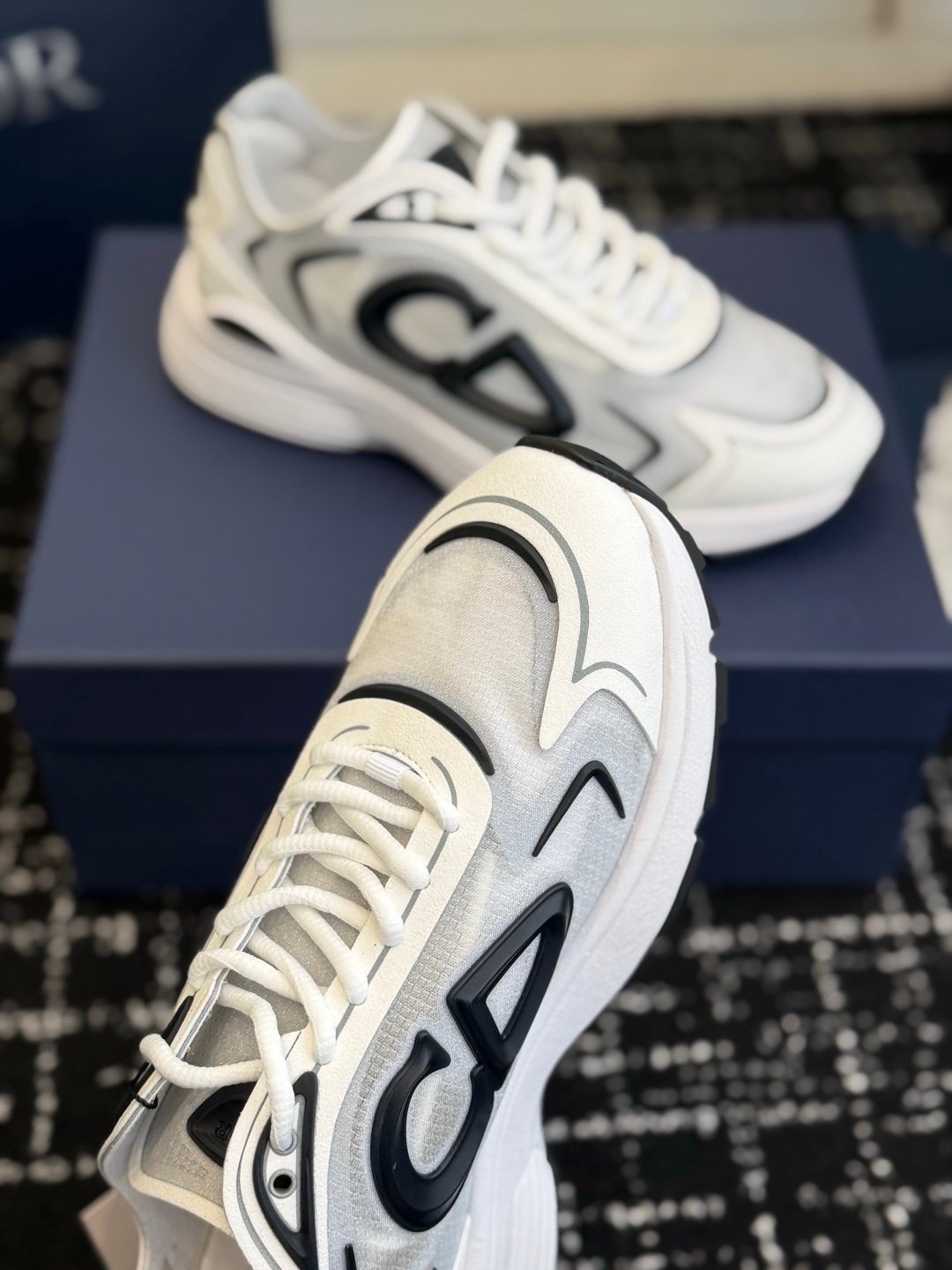Dior B30 Countdown Tech White Semi Transparant