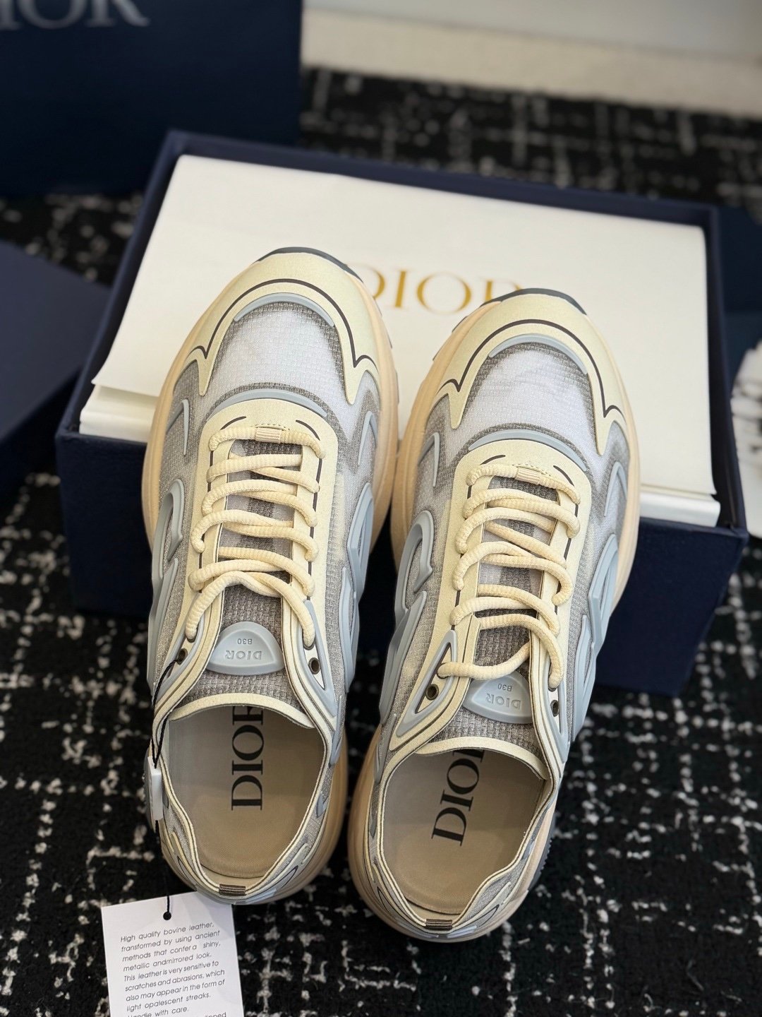 Dior B30 Countdown Tech Beige Semi Transparant