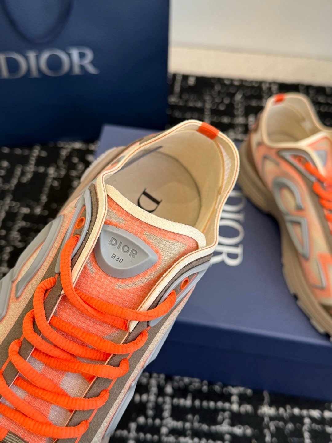 Dior B30 Countdown Tech Beige Semi Transparant