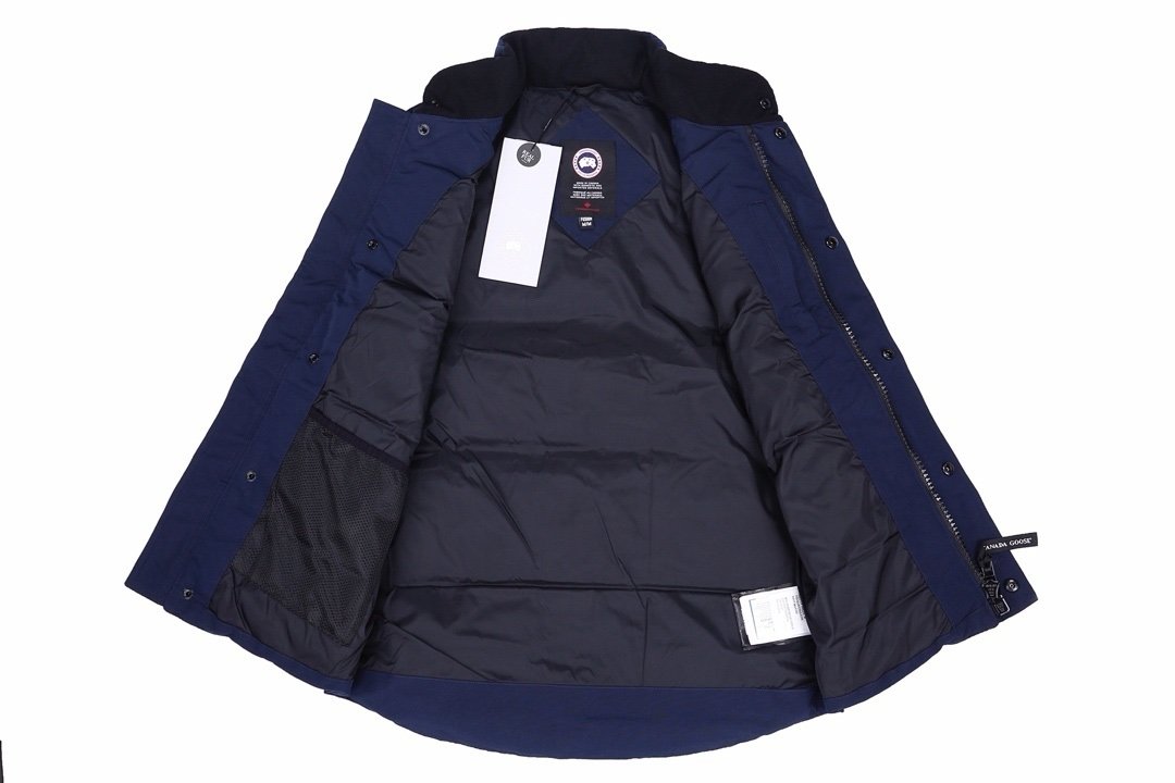 Canada Goose Freestyle Down Bodywarmer In Navy Blue