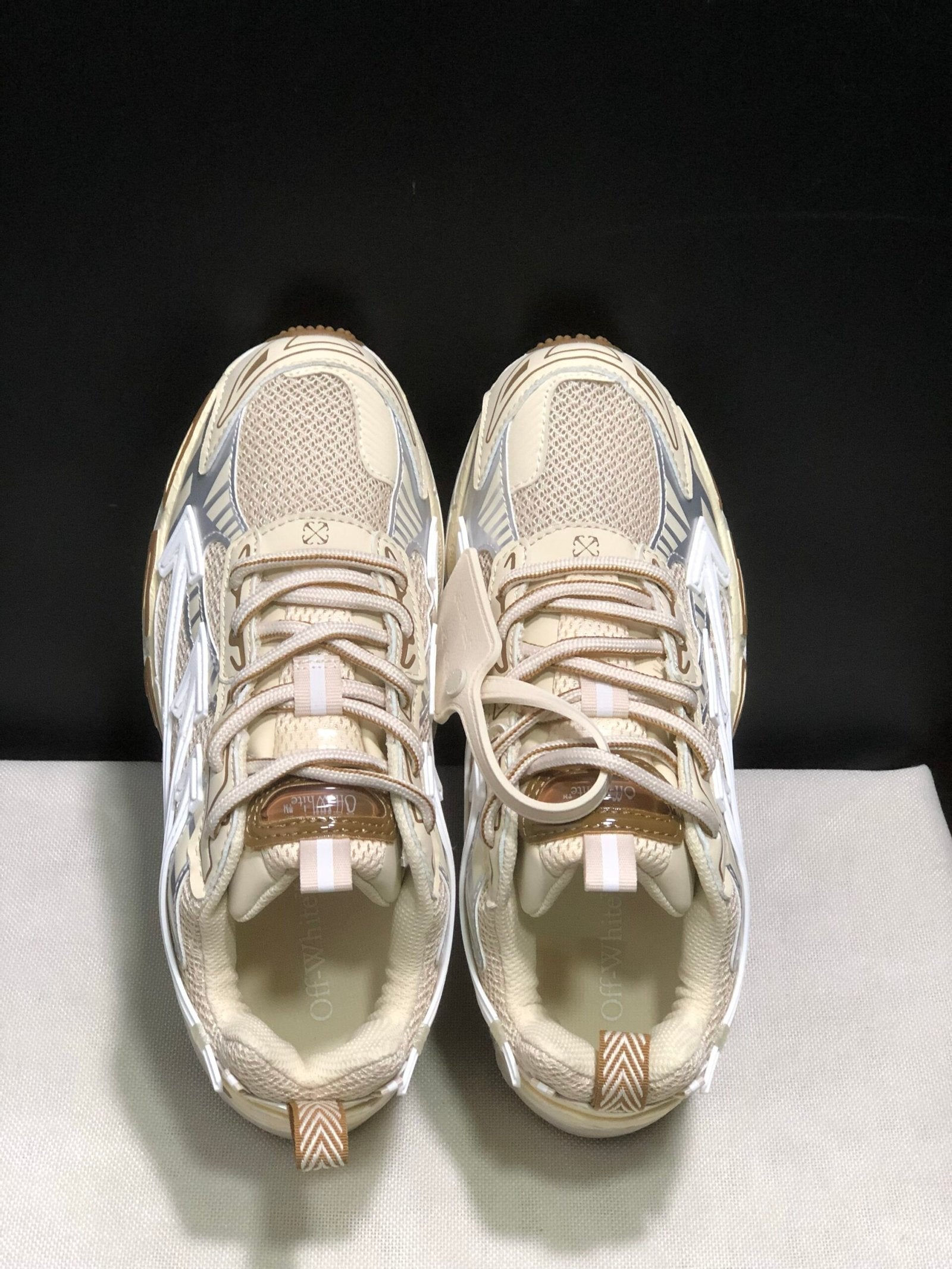 Off-White Be Right Back Beige/White