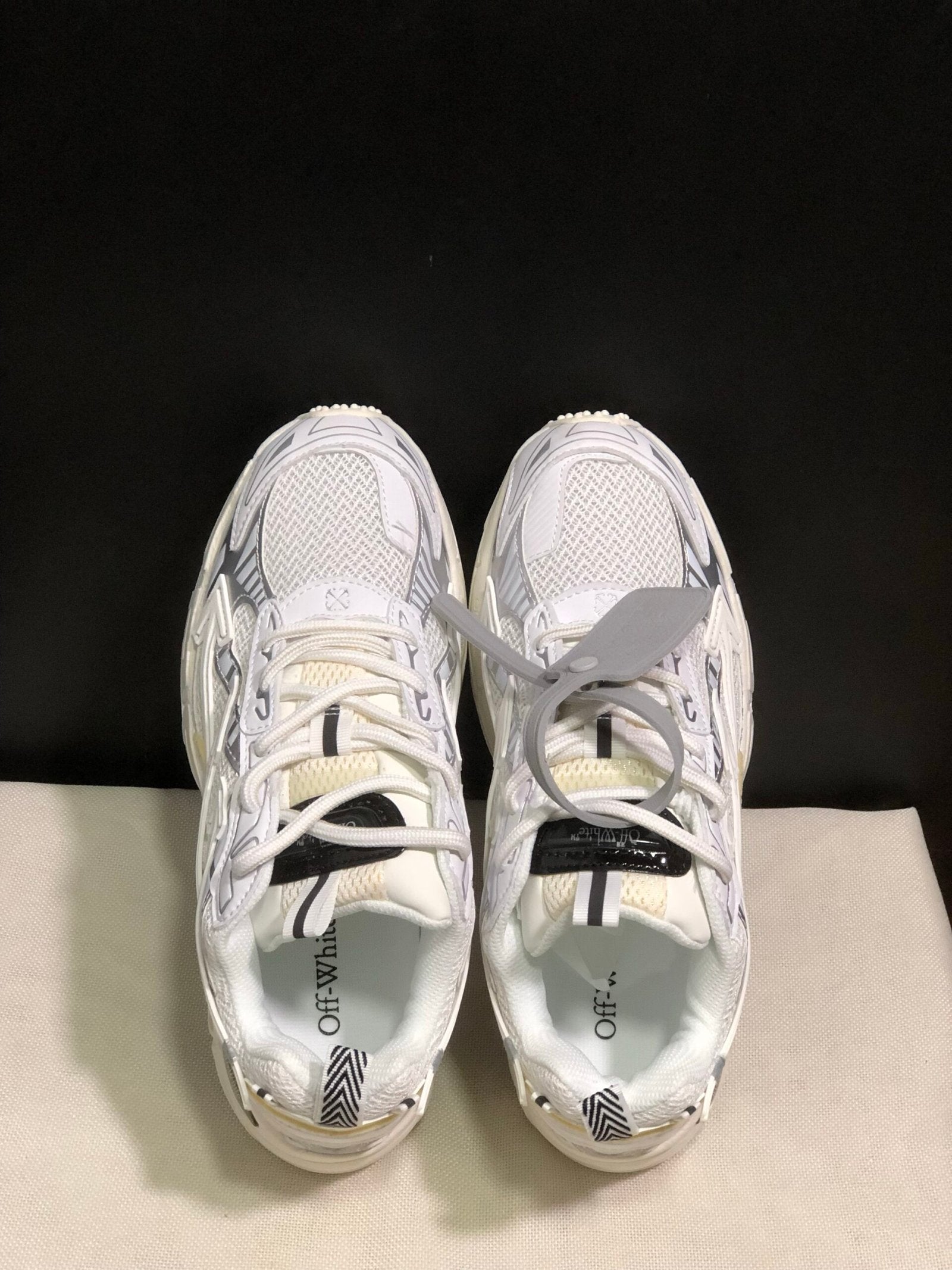 Off-White Be Right Back Silver White