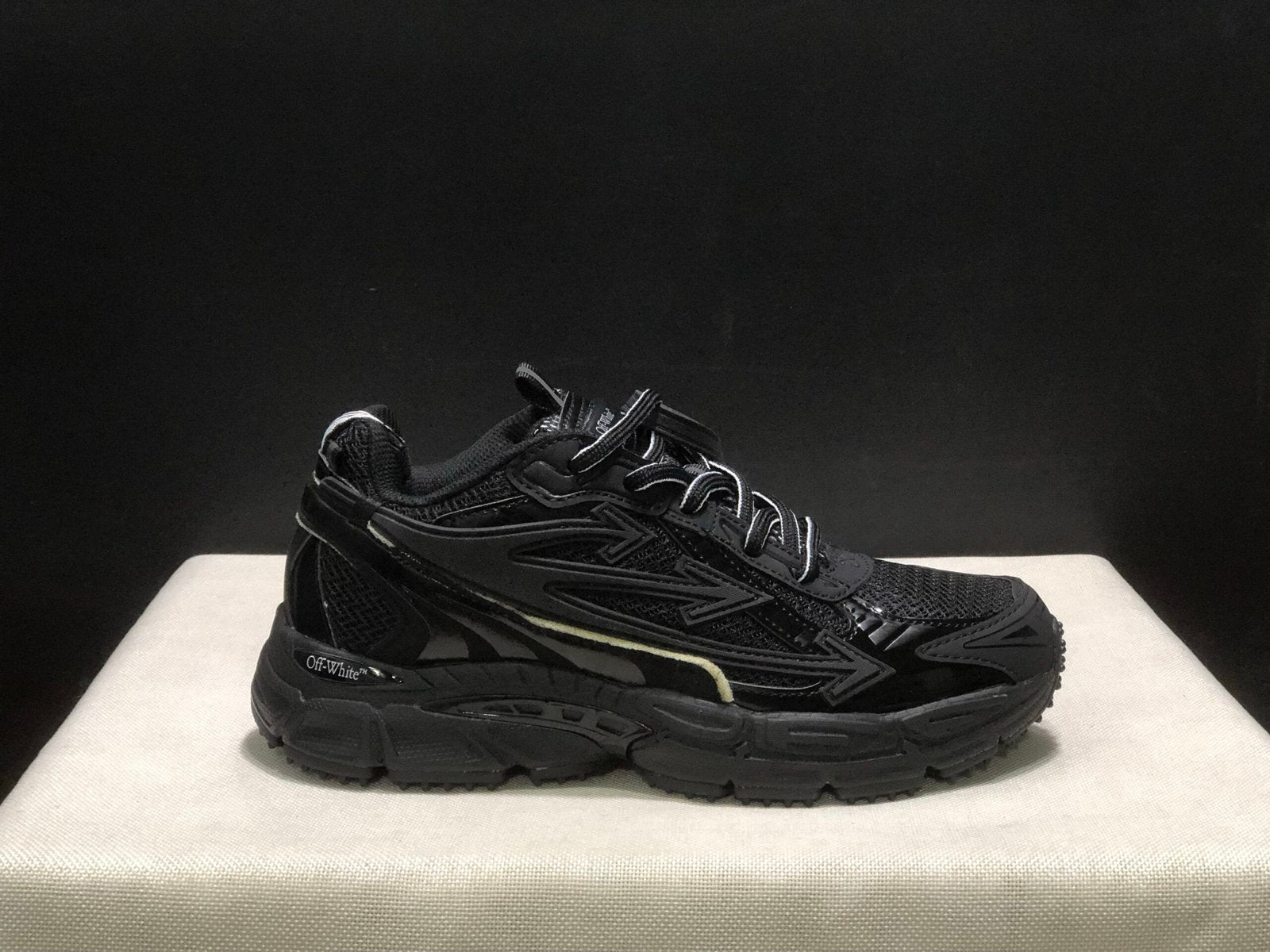 Off-White Be Right Back Black
