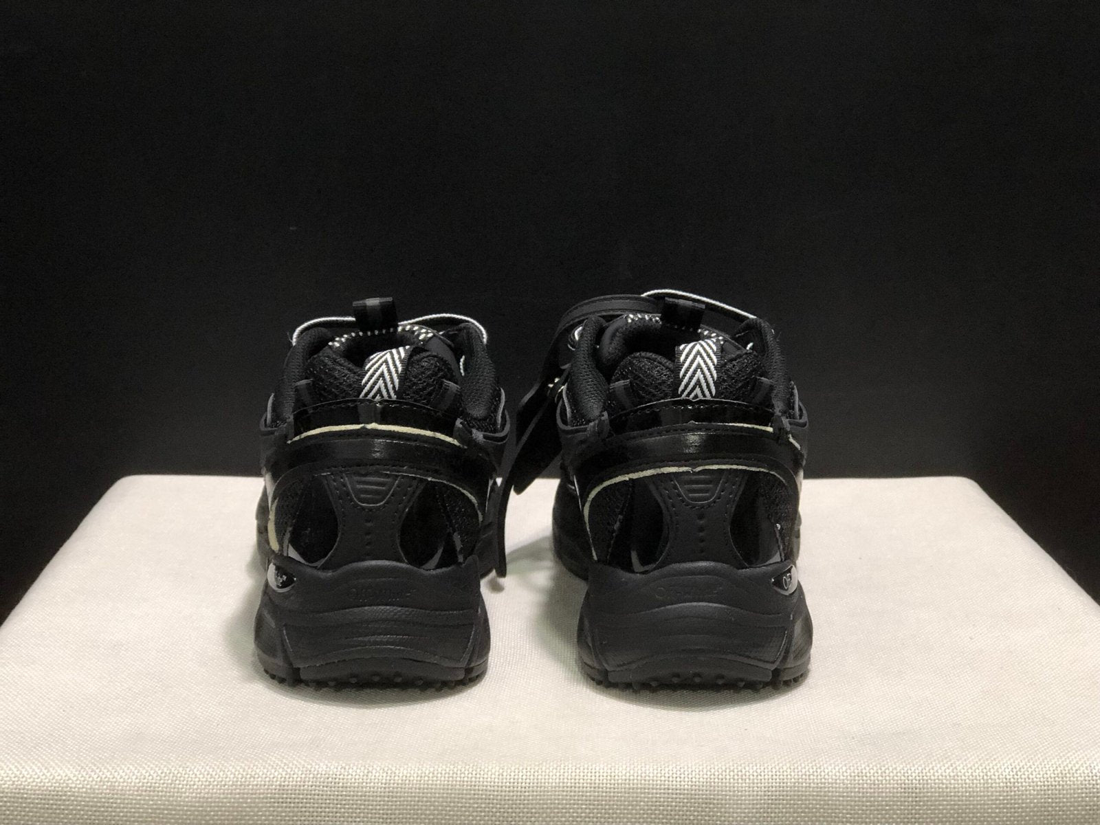 Off-White Be Right Back Black