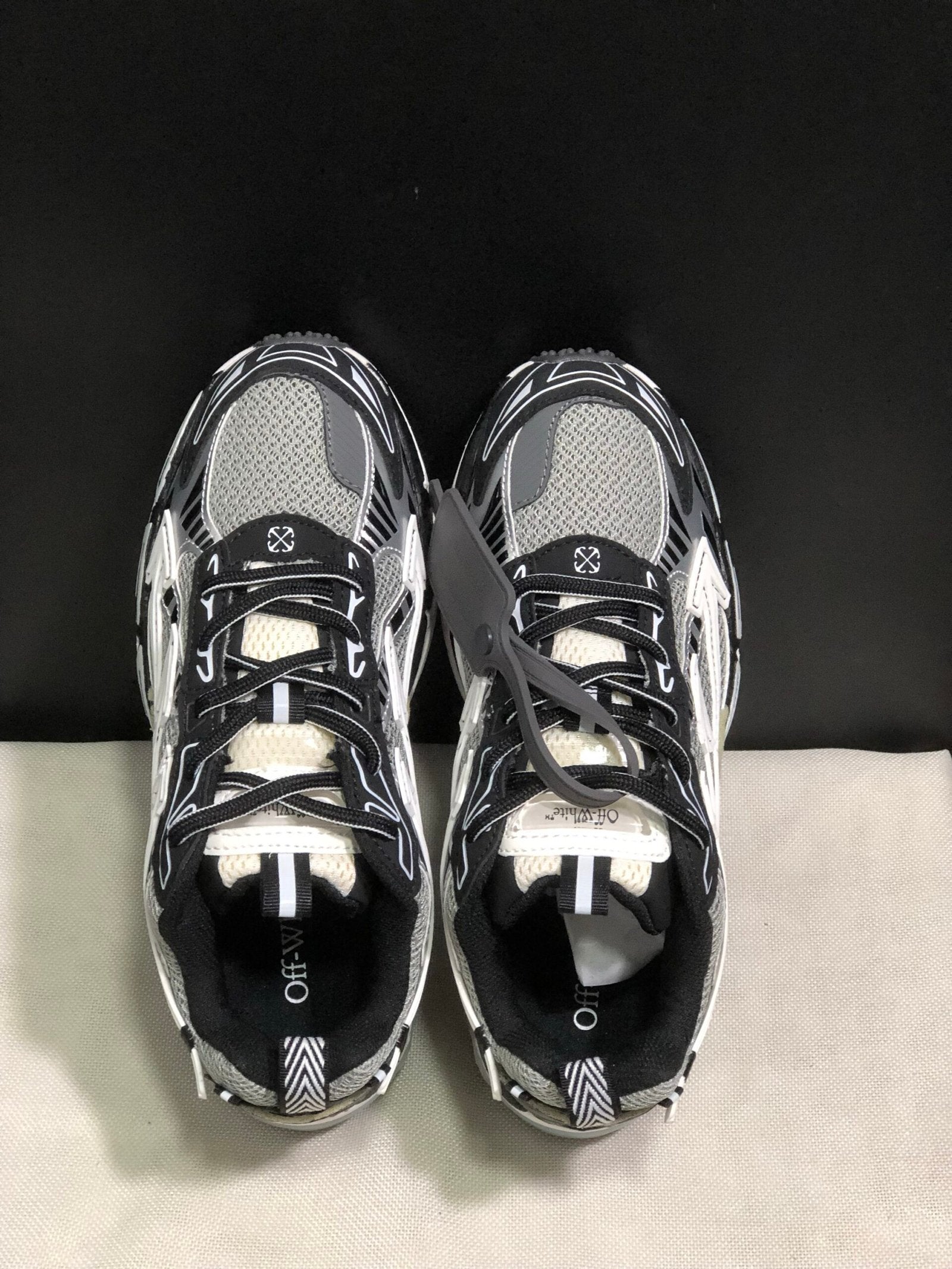 Off-White Be Right Back Silver White Black