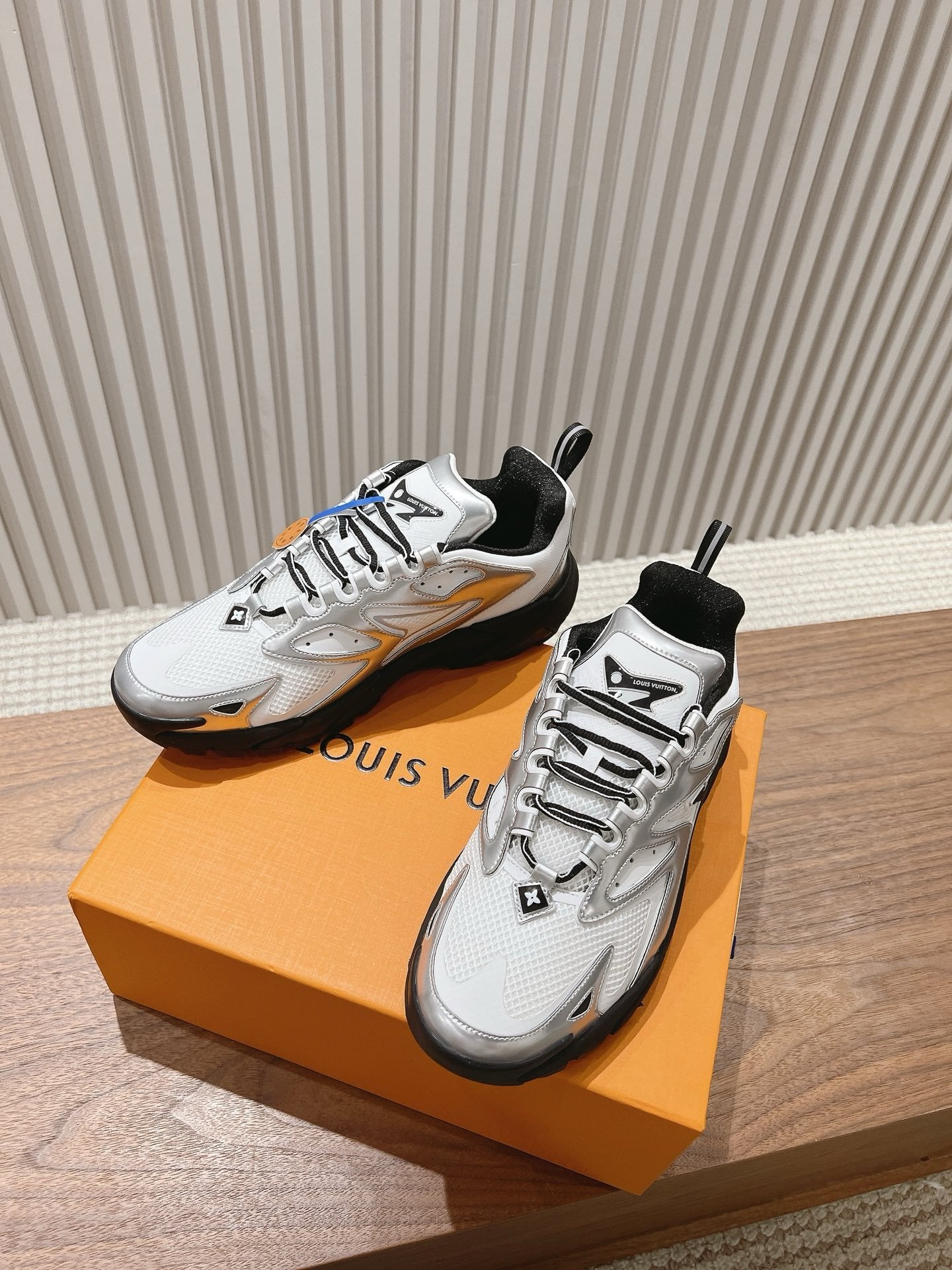 Louis Vuitton Runner Tatic Silver Black