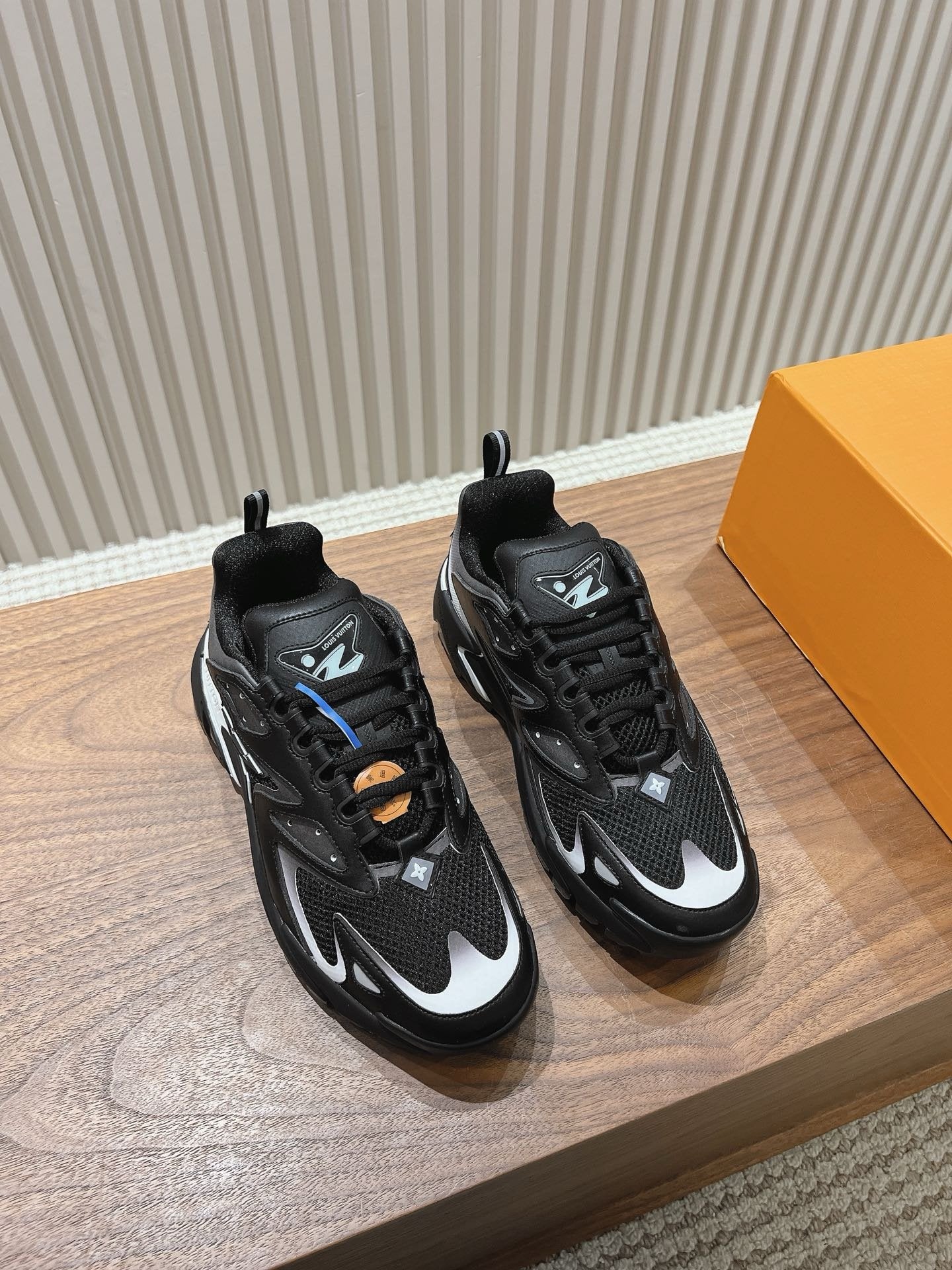 Louis Vuitton Runner Tatic Black White
