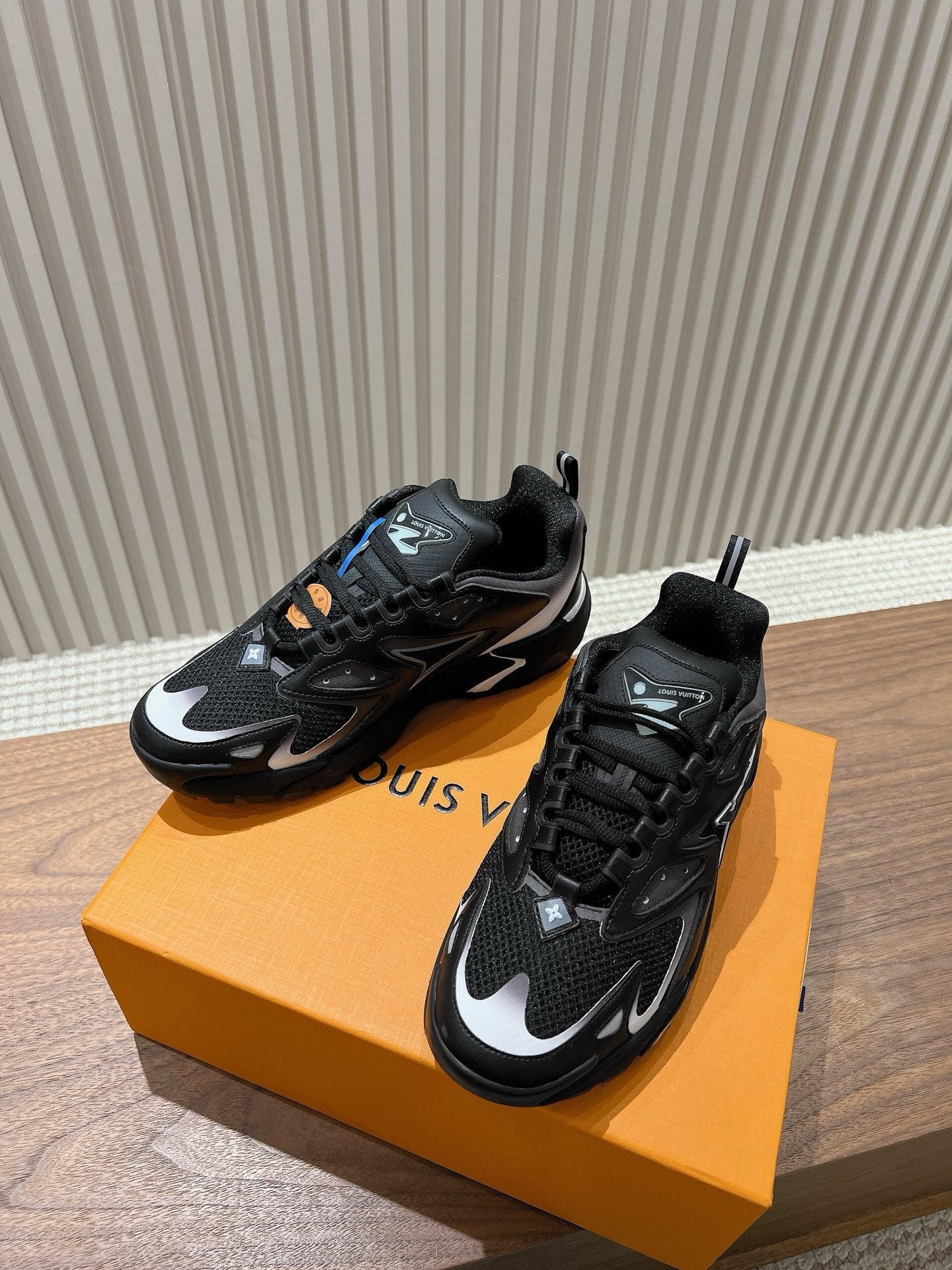Louis Vuitton Runner Tatic Black White