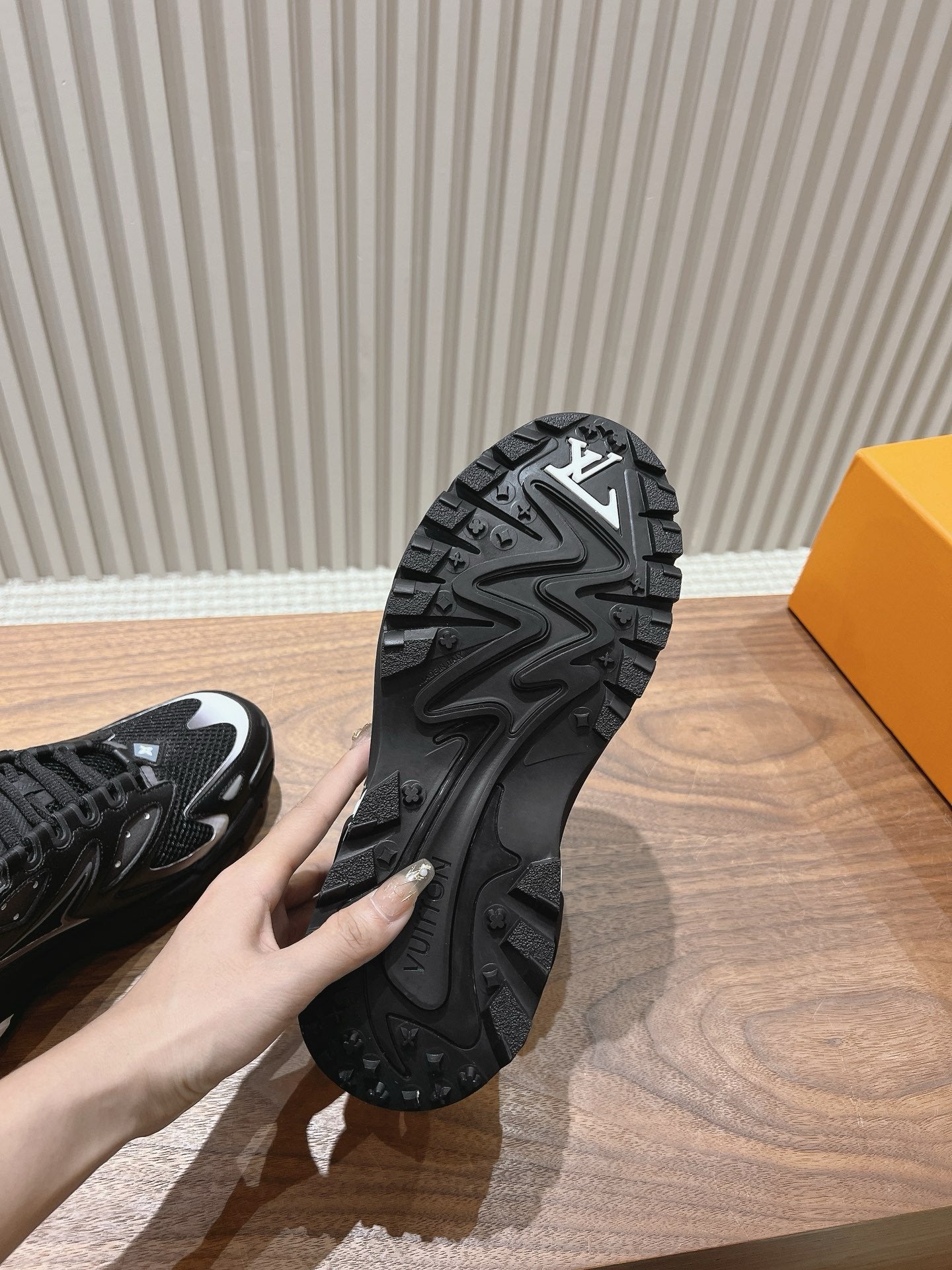 Louis Vuitton Runner Tatic Black White